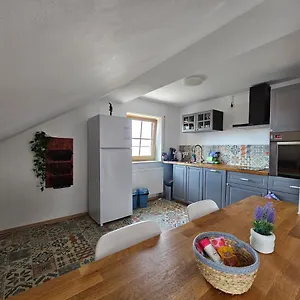 Apartment Naehe Chiemsee, Unterneukirchen